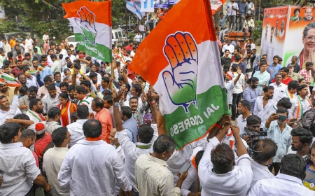 कांग्रेस के खातों पर I-T का शिकंजा ₹ 115 करोड़ फ्रीज, पार्टी बोली- "हमारे पास इतना पैसा ही नहीं!"