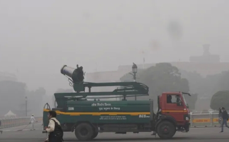 दिल्ली की हवा में जहर: प्रदूषण की मार, नई पाबंदियां लागू, स्कूल ऑनलाइन