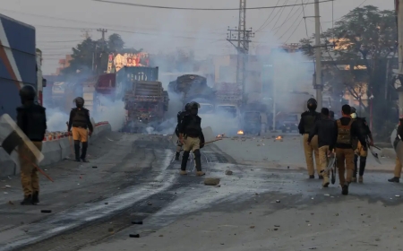 पाकिस्तान के खैबर पख्तूनख्वा में आत्मघाती हमले में 12 सैनिकों की मौत, आतंकवाद के खिलाफ व्यापक कार्रवाई की घोषणा