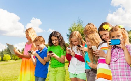 Australia Passes Landmark Law Banning Social Media for Under-16s