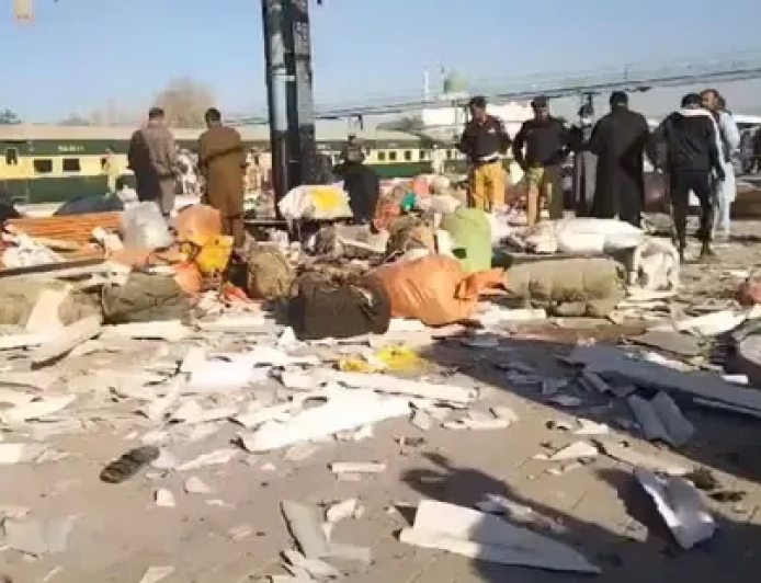 पाकिस्तान, क्वेटा रेलवे स्टेशन पर बड़ा धमाका: 24 की मौत, दर्जनों घायल, बलूच लिबरेशन आर्मी ने ली जिम्मेदारी