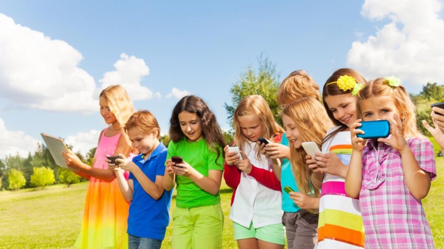 Australia Passes Landmark Law Banning Social Media for Under-16s