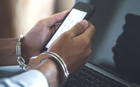 Mumbai Woman Duped of ₹1.7 Lakh in 'Digital Arrest' Scam, Forced to Strip on Video Call