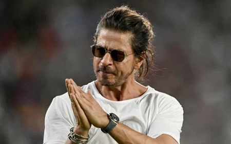 Shah Rukh Khan Responds to Diljit Dosanjh's ‘Korbo Lorbo Jeetbo’ Tribute During Kolkata Concert