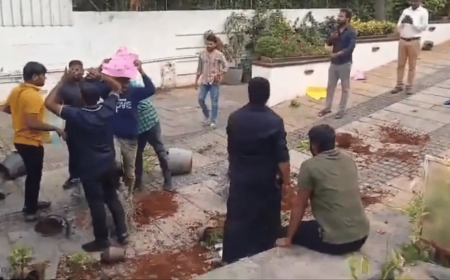 Protestors Attack Actor Allu Arjun's Residence in Hyderabad Over Stampede Tragedy